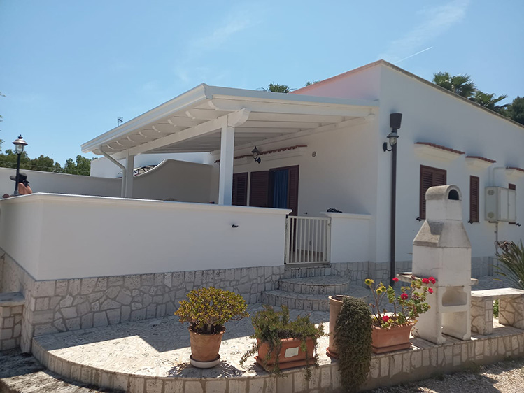 Appartamento n.2 – Trilocale 4 posti a Vieste – veranda in legno