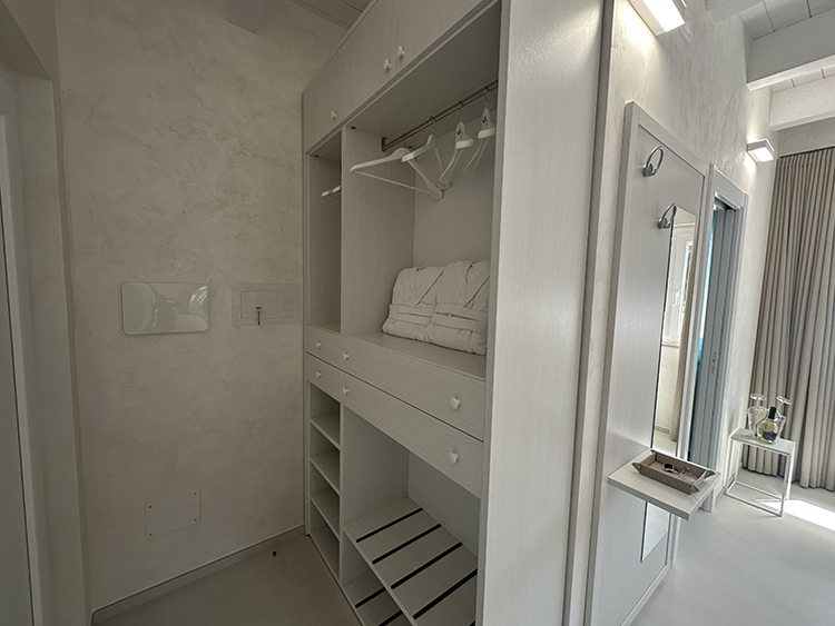 armadio - suite - villa matteo vieste
