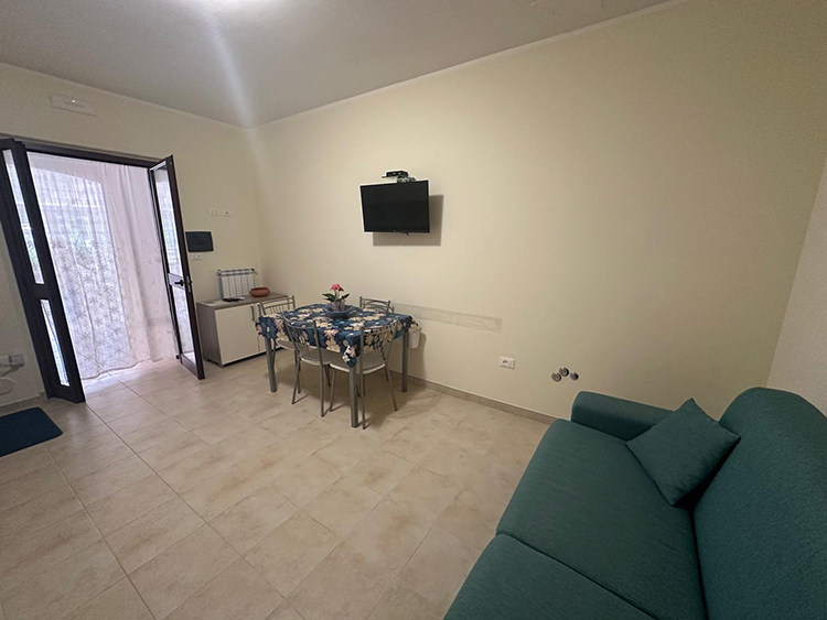 soggiorno tavolo e tv bilo 3