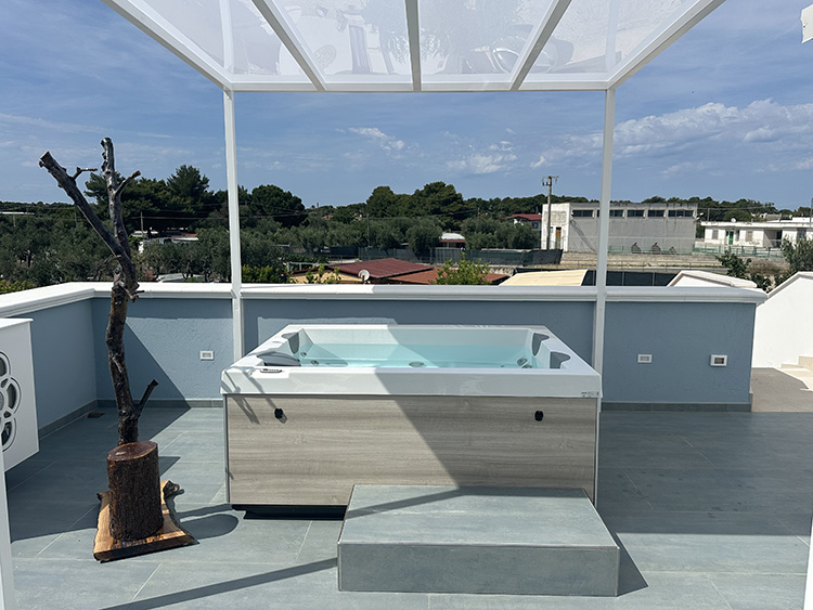 vasca idromassaggio giorno - suite - villa matteo vieste
