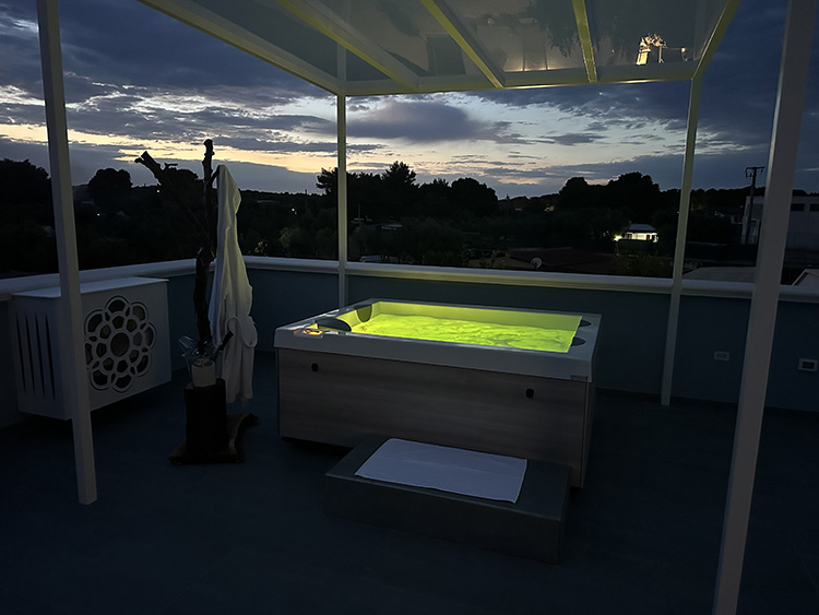 vasca idromassaggio notturno - suite - villa matteo vieste